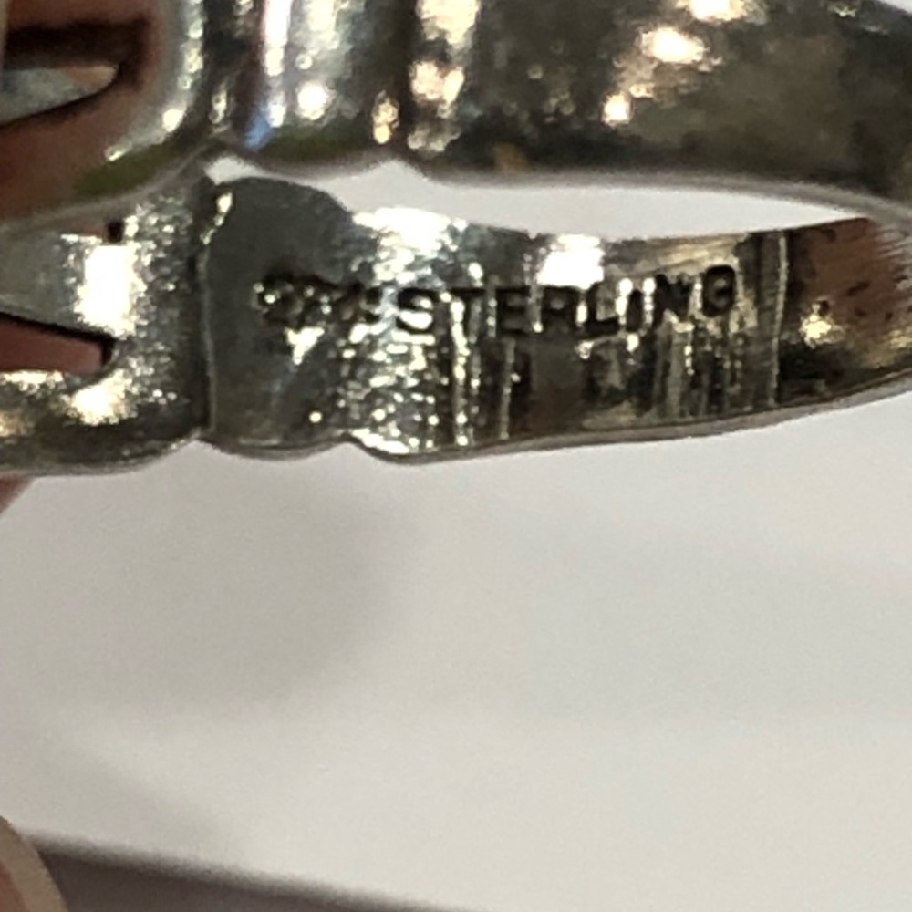 Silver and Turquoise Vintage Ring sz 8 Southwestern Design Marked Unique Style - Picture 15 of 16
